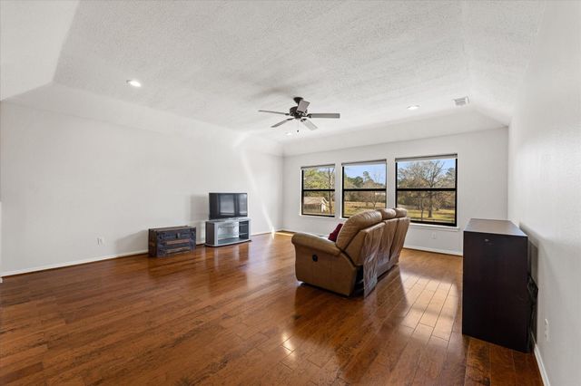 1019 Towering Oaks Street, Magnolia, TX 77355