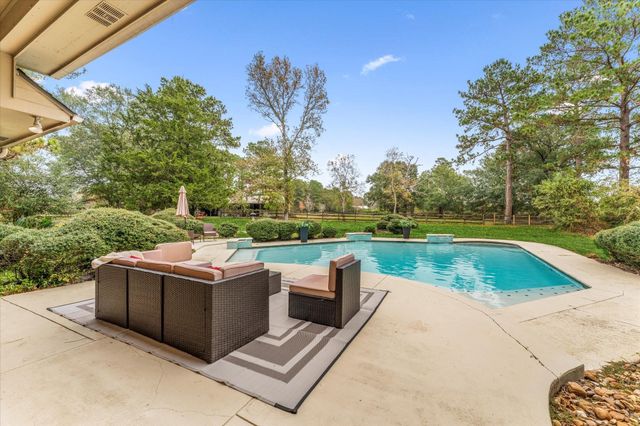 1019 Towering Oaks Street, Magnolia, TX 77355