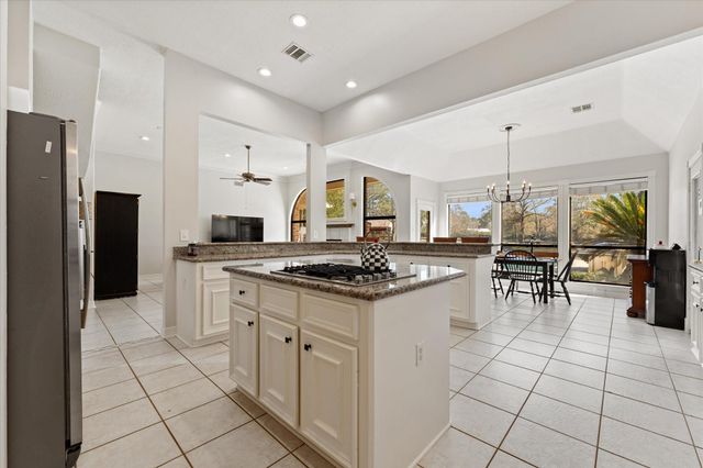 1019 Towering Oaks Street, Magnolia, TX 77355