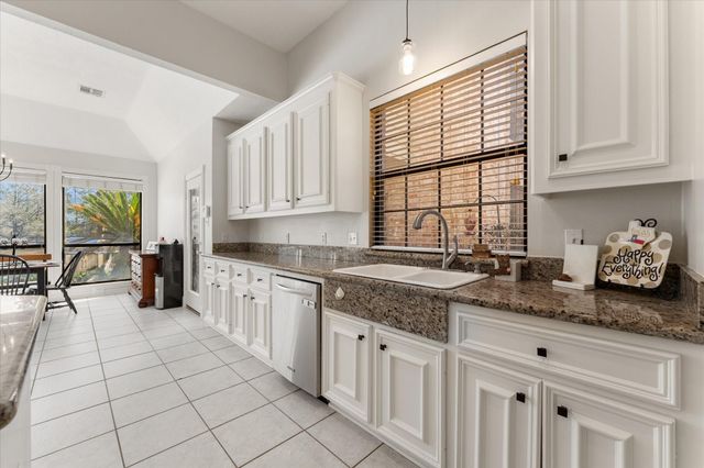 1019 Towering Oaks Street, Magnolia, TX 77355