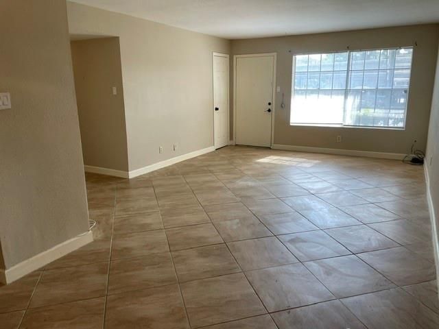 5550 N Braeswood Boulevard 100, Houston, TX 77096