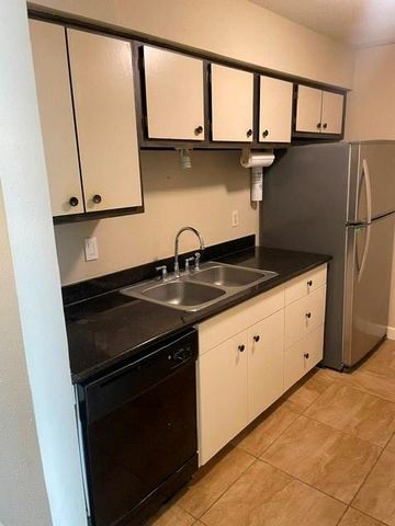 5550 N Braeswood Boulevard 100, Houston, TX 77096