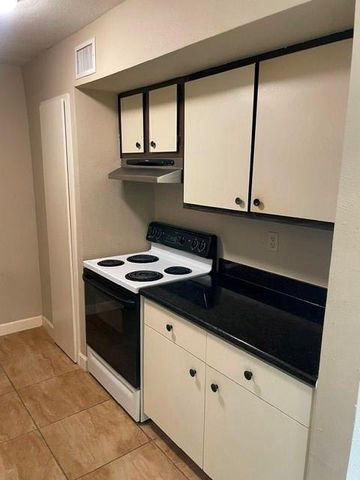 5550 N Braeswood Boulevard 100, Houston, TX 77096