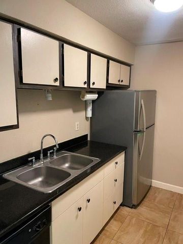 5550 N Braeswood Boulevard 100, Houston, TX 77096