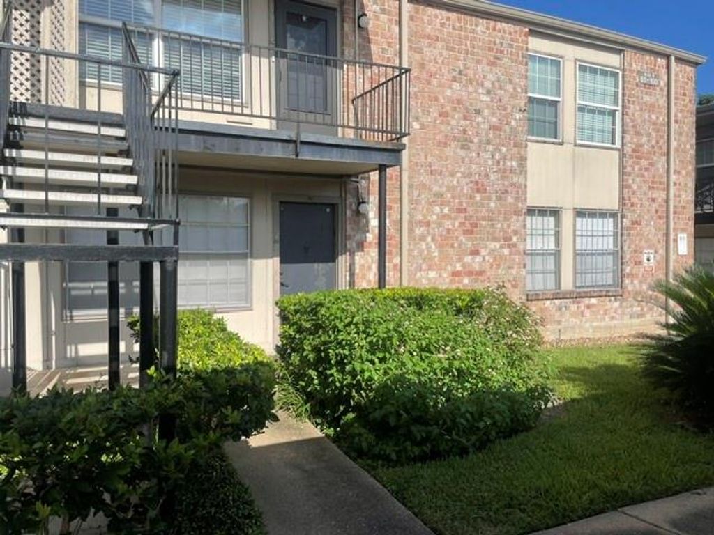 5550 N Braeswood Boulevard 100, Houston, TX 77096
