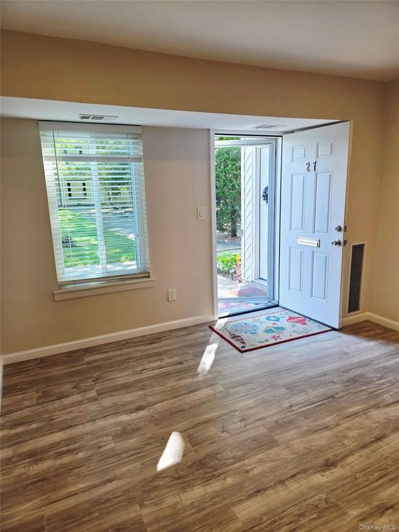 27 Fargo Court 27, Coram, NY 11727 — photo 2