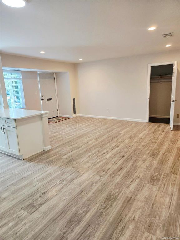 27 Fargo Court 27, Coram, NY 11727 — photo 3