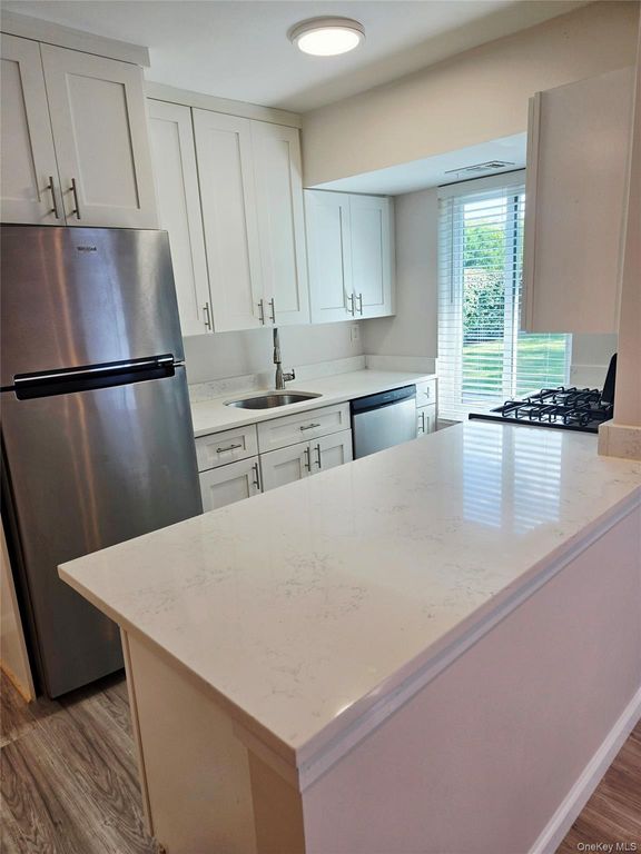 27 Fargo Court 27, Coram, NY 11727 — photo 5