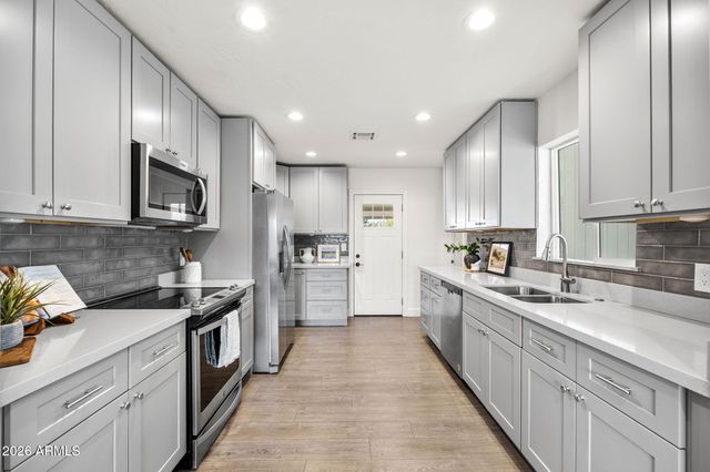 2510 E FAIRMOUNT Avenue, Phoenix, AZ 85016