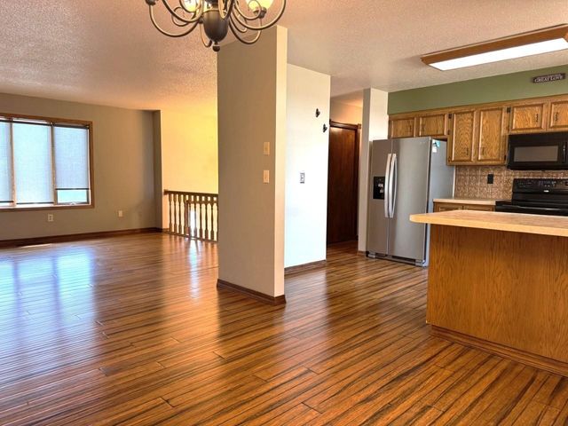 2544 10th Ave NW, Minot, ND 58703