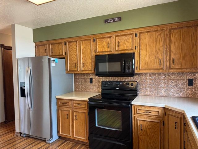 2544 10th Ave NW, Minot, ND 58703