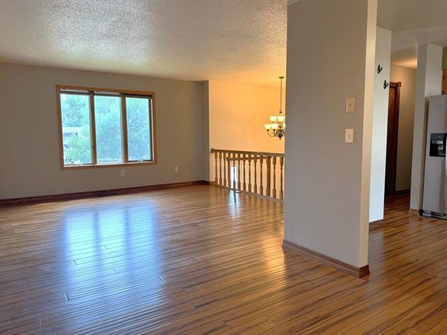 2544 10th Ave NW, Minot, ND 58703