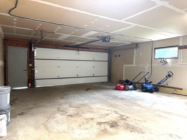 2544 10th Ave NW, Minot, ND 58703