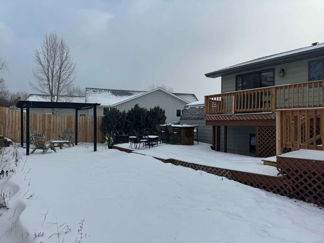 2544 10th Ave NW, Minot, ND 58703