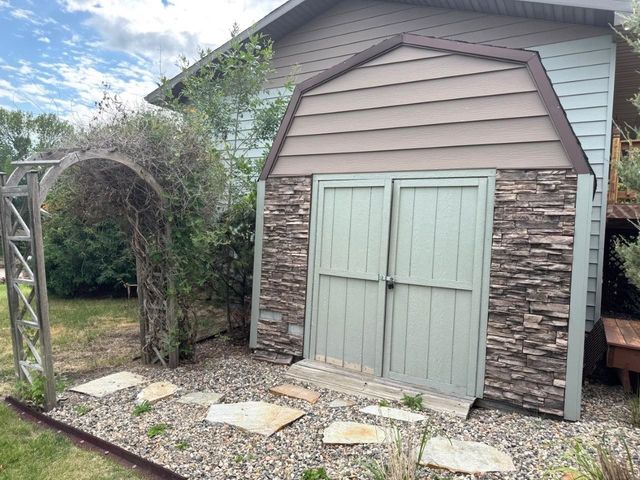 2544 10th Ave NW, Minot, ND 58703