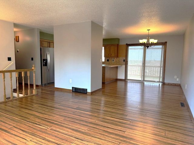 2544 10th Ave NW, Minot, ND 58703