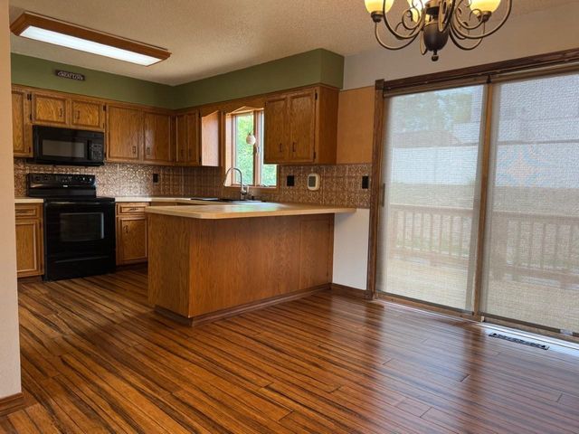 2544 10th Ave NW, Minot, ND 58703