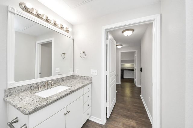 3003 Memorial Court 2226, Houston, TX 77007