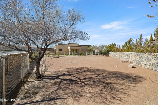 2902 Quasar Drive, Las Cruces, NM 88011