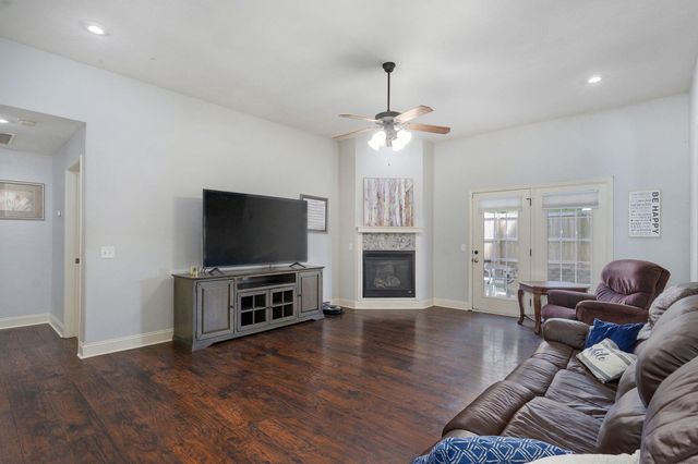 848 S Black Sands Avenue, Nixa, MO 65714