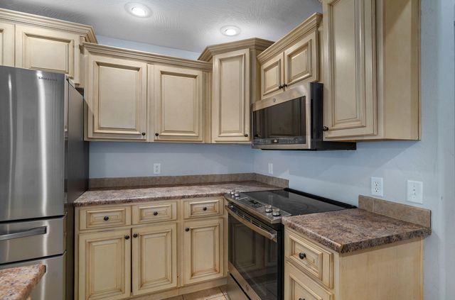 848 S Black Sands Avenue, Nixa, MO 65714