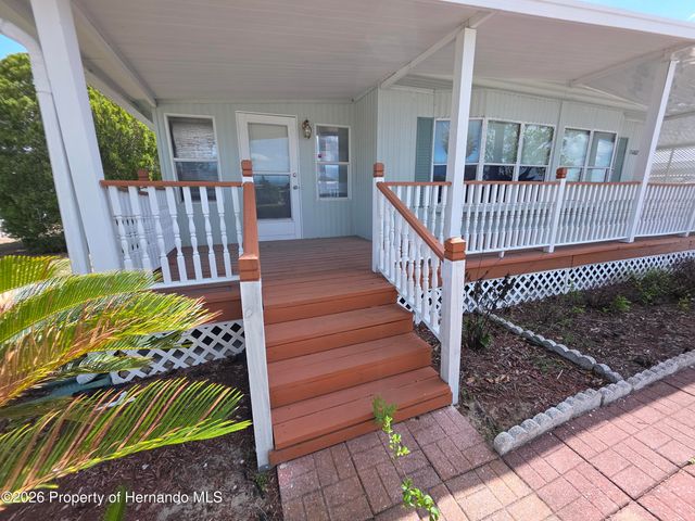 15682 Brookridge Boulevard, Brooksville, FL 34613