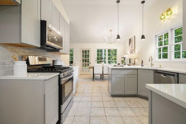 608 Wedgewood Drive, Woodstock, GA 30189