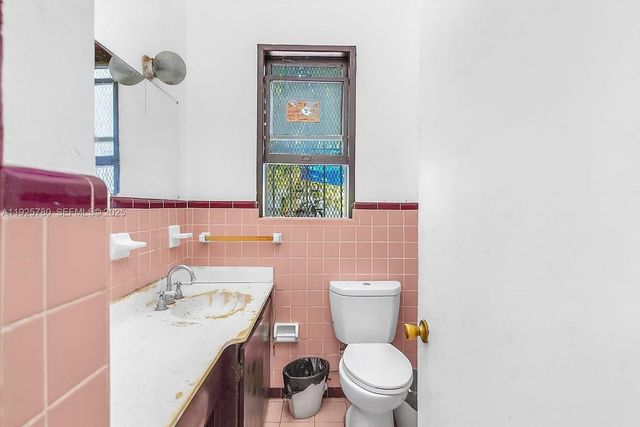 1725 NW 19th St, Miami, FL 33125