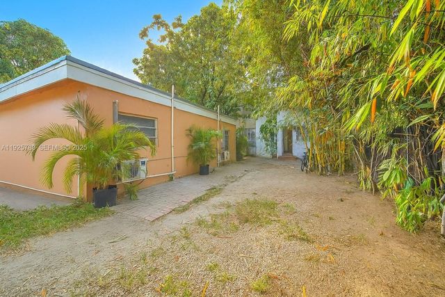 1725 NW 19th St, Miami, FL 33125