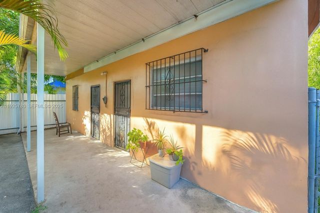 1725 NW 19th St, Miami, FL 33125