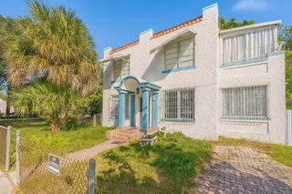 1725 NW 19th St, Miami, FL 33125