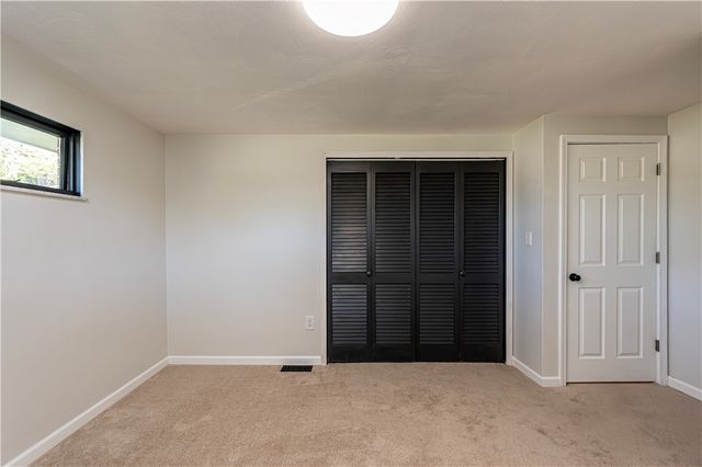 207 Hideaway Ln, Hempfield Twp, PA 15644