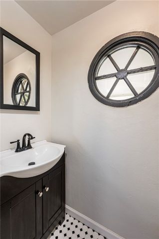 207 Hideaway Ln, Hempfield Twp, PA 15644