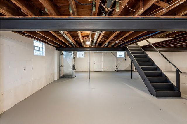 207 Hideaway Ln, Hempfield Twp, PA 15644