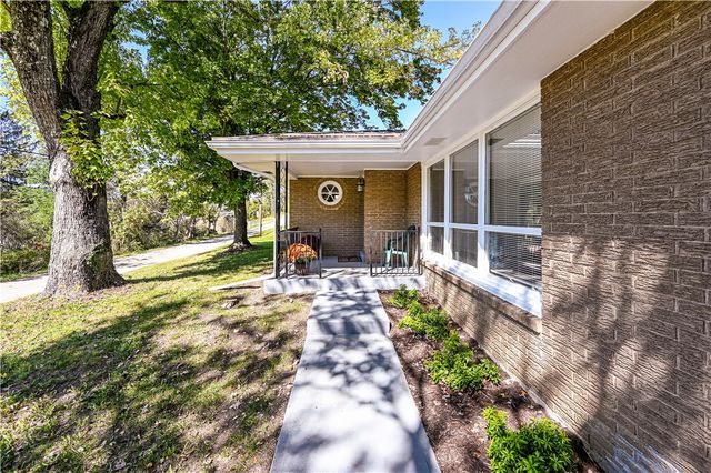 207 Hideaway Ln, Hempfield Twp, PA 15644