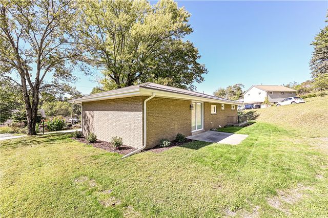 207 Hideaway Ln, Hempfield Twp, PA 15644