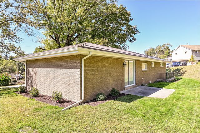 207 Hideaway Ln, Hempfield Twp, PA 15644