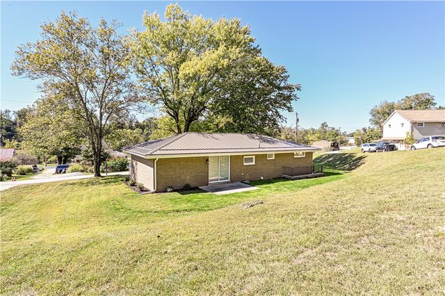 207 Hideaway Ln, Hempfield Twp, PA 15644