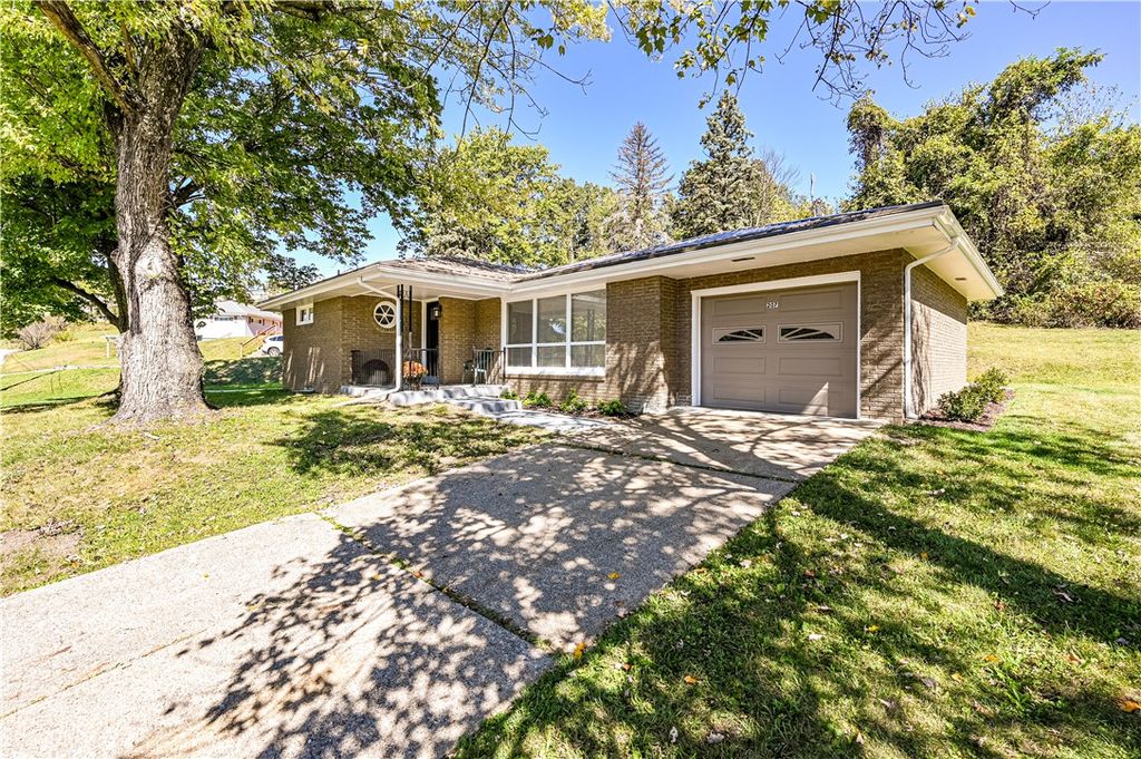 207 Hideaway Ln, Hempfield Twp, PA 15644