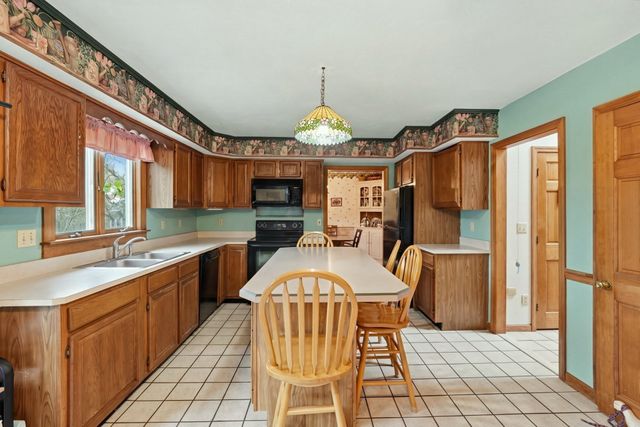 235 Pierce Rd, West Brookfield, MA 01585