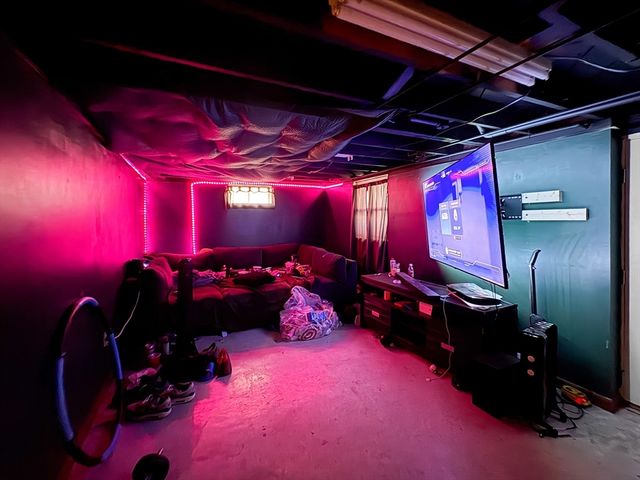 17 Vincent Drive, West Springfield, MA 01089