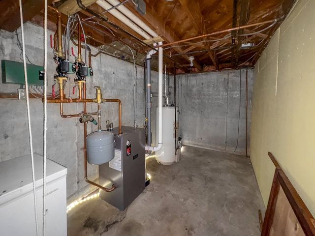 17 Vincent Drive, West Springfield, MA 01089