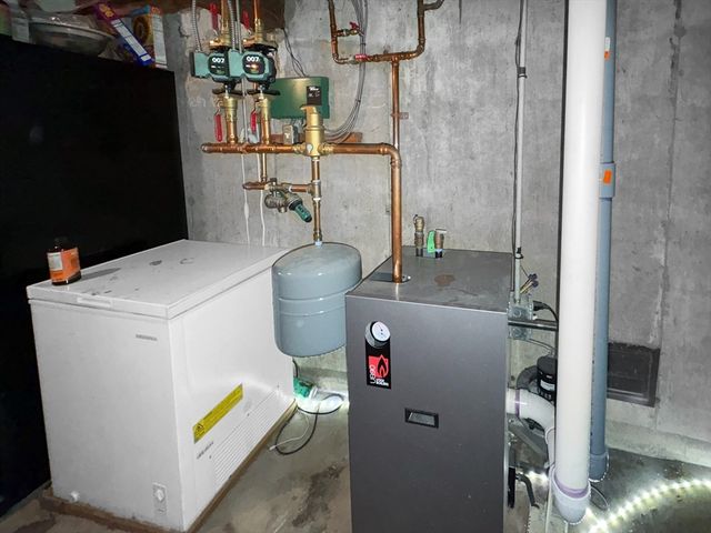 17 Vincent Drive, West Springfield, MA 01089