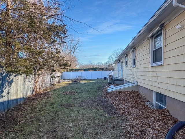 17 Vincent Drive, West Springfield, MA 01089