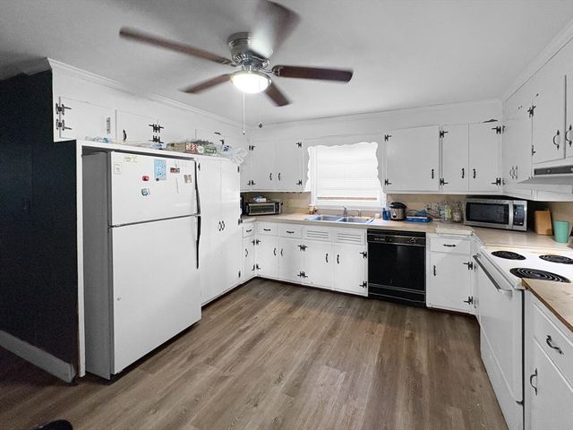 17 Vincent Drive, West Springfield, MA 01089