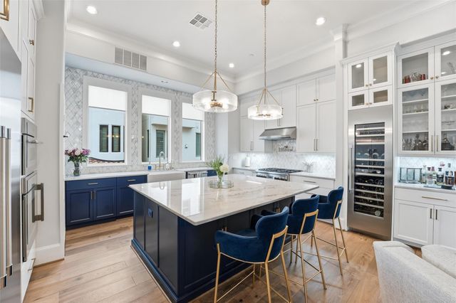 215 Calle Ronda Place, Houston, TX 77007