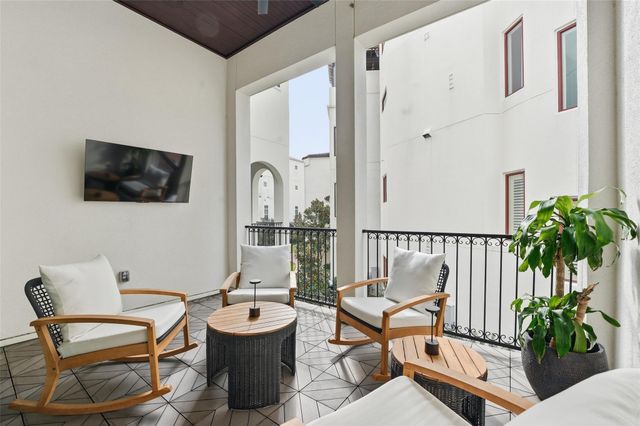 215 Calle Ronda Place, Houston, TX 77007