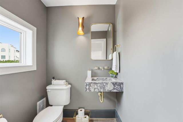 215 Calle Ronda Place, Houston, TX 77007