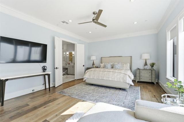 215 Calle Ronda Place, Houston, TX 77007