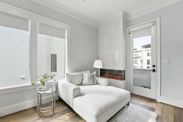 215 Calle Ronda Place, Houston, TX 77007